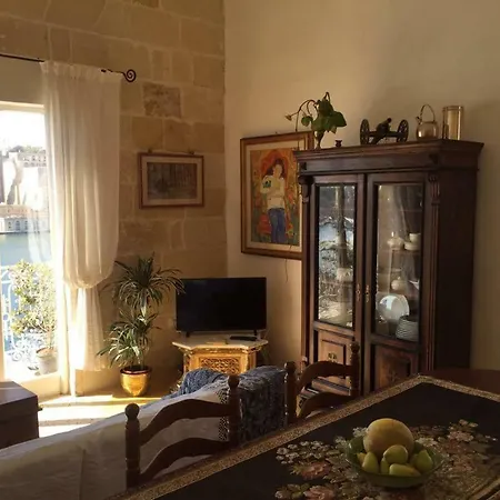 Townhouse With Grand Harbor Views Case de vacanță *