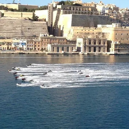 Townhouse With Grand Harbor Views * Senglea