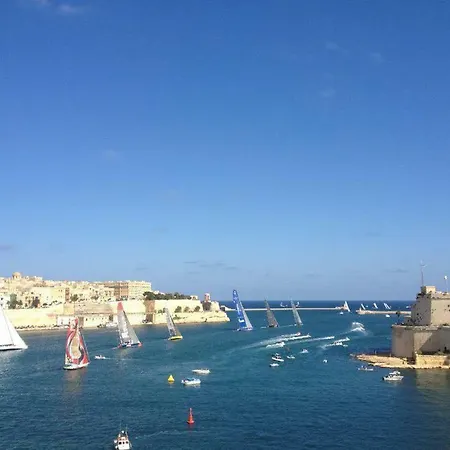 Townhouse With Grand Harbor Views Case de vacanță Senglea