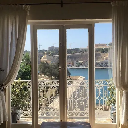 Townhouse With Grand Harbor Views * Senglea